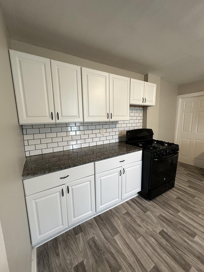 Building Photo - 3828 E 11th St