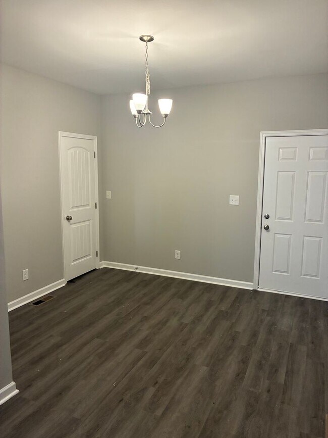 Building Photo - 767 Monroe St