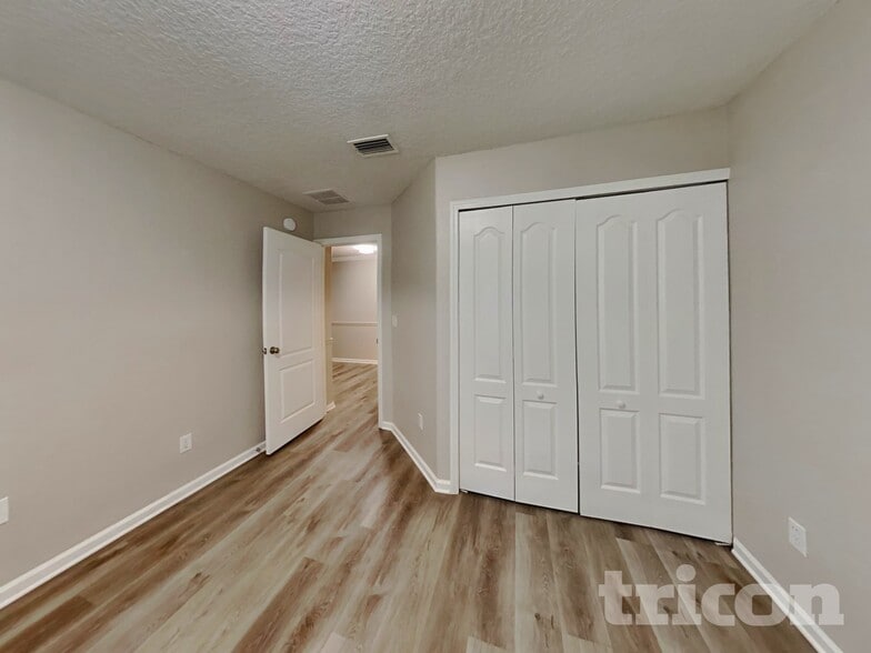 Building Photo - 757 Martin Lakes Dr E