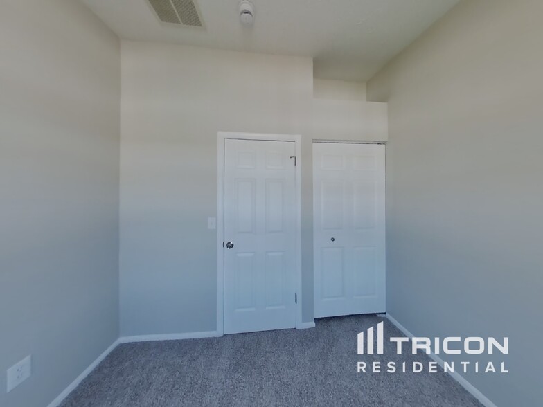 Building Photo - 6 Dancer Ct