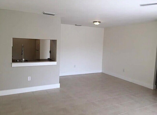 Building Photo - 1290 NE 119th St