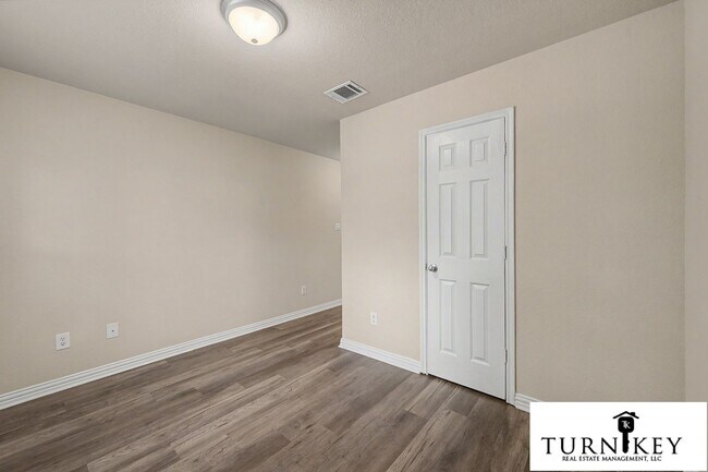Building Photo - 3124-3126 Cherry Ln