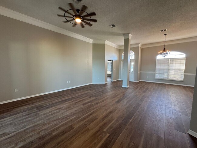 Building Photo - LakeFront Home in Haines City. Lawncare  Included