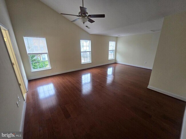 Building Photo - 116 Douglas Dr