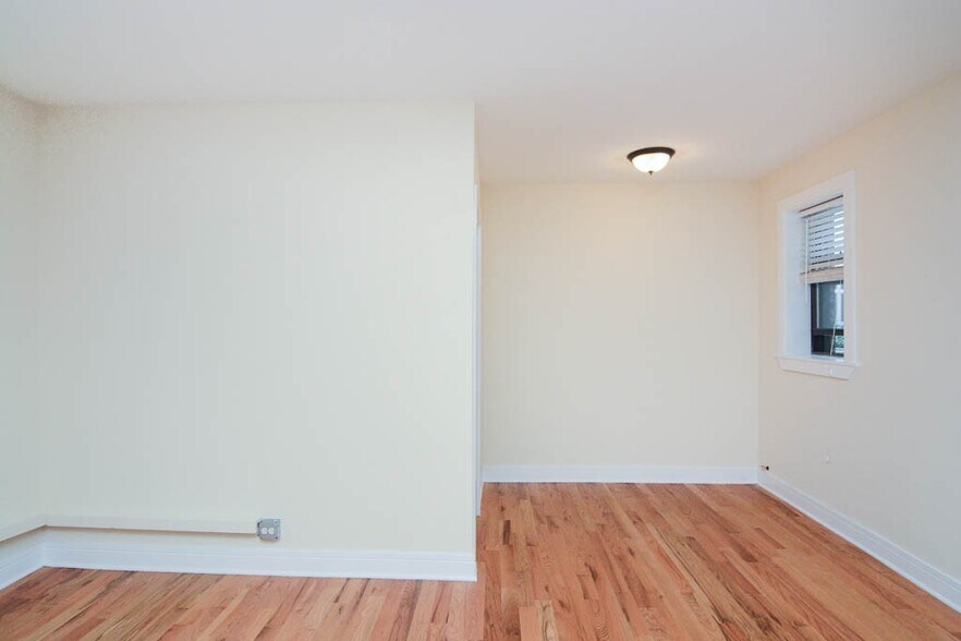 Building Photo - 4530 N Damen Ave