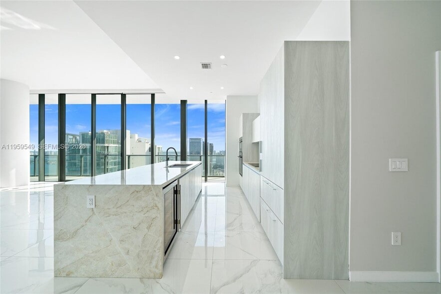 Building Photo - 480 NE 31st St