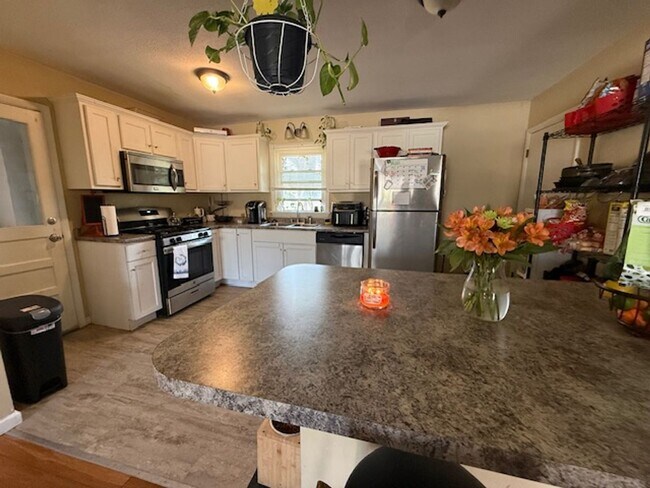 Building Photo - Centrally Located 3 Bed Gem with Expansive Backyard & Classic Hardwood Floors