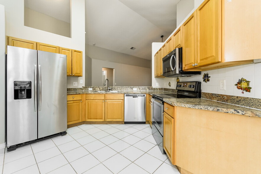 Building Photo - 1718 Putney Cir