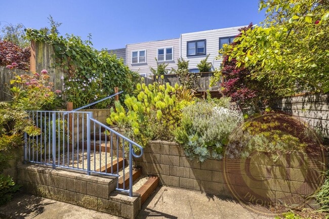 Building Photo - Lone Mountain - 3 BR, 2 BA House 2,185 Sq....