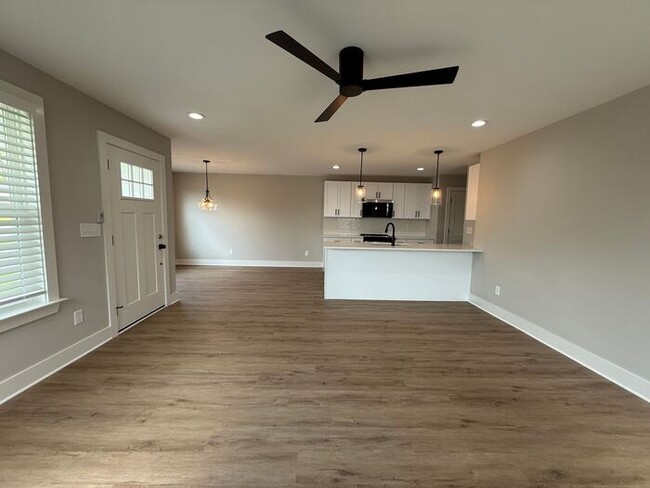 Building Photo - Lovely New Home in Old Hickory - Fenced in...