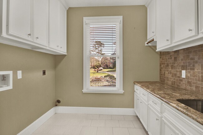 Building Photo - 13714 Gainesway Dr