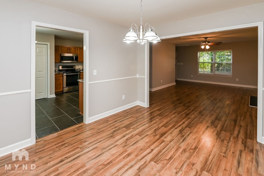 Building Photo - 222 Kendra Dr SW