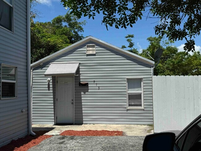 Building Photo - 717 S B St