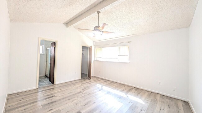 Building Photo - 10523 Huff Dr