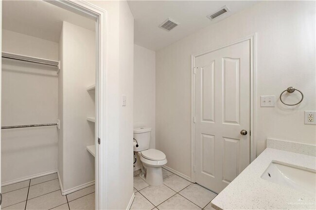 Building Photo - 21 27th