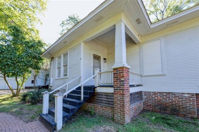 Building Photo - 507 S Jackson St