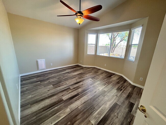 Building Photo - Move-In Special! Updated 3 Bed / 2bath Gilbert Home with New Paint, No Carpet and on the Course