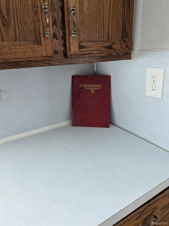 Building Photo - 2050 E Scottwood Ave