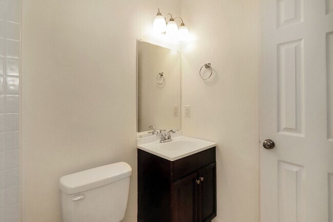 Building Photo - 1914 Somerville Dr