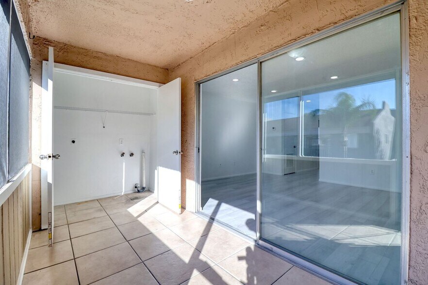 Building Photo - 4004 Cortez Dr