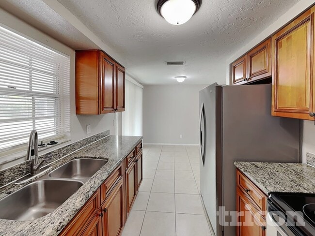 Building Photo - 3007 Bucida Dr