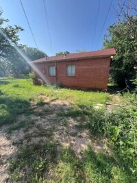 Building Photo - Apartment Near ACU