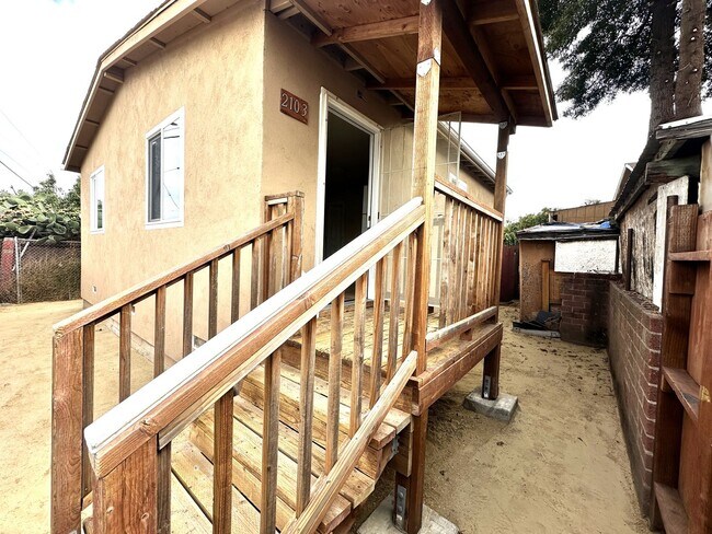 Building Photo - Charming, Humble Yet Inviting 2 Beds 1 Bat...