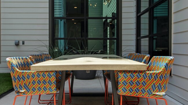 Building Photo - 1630 E 6th St