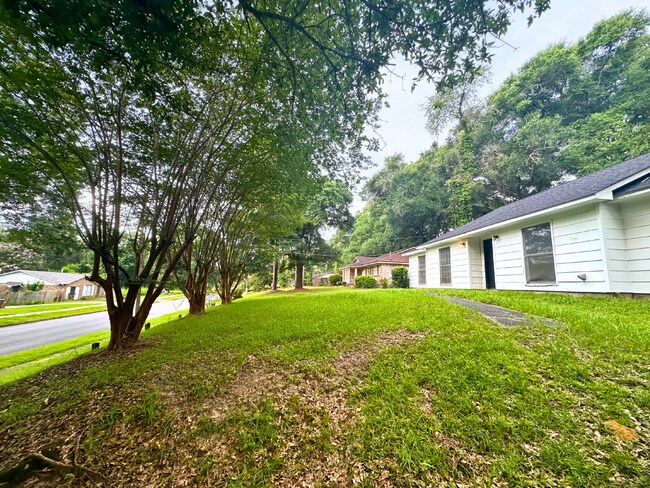 Building Photo - 313 Vanderbilt Dr