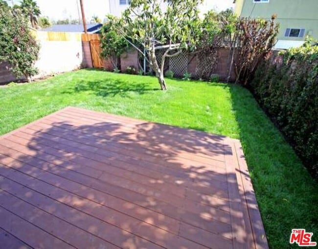 Building Photo - 3542 Greenwood Ave