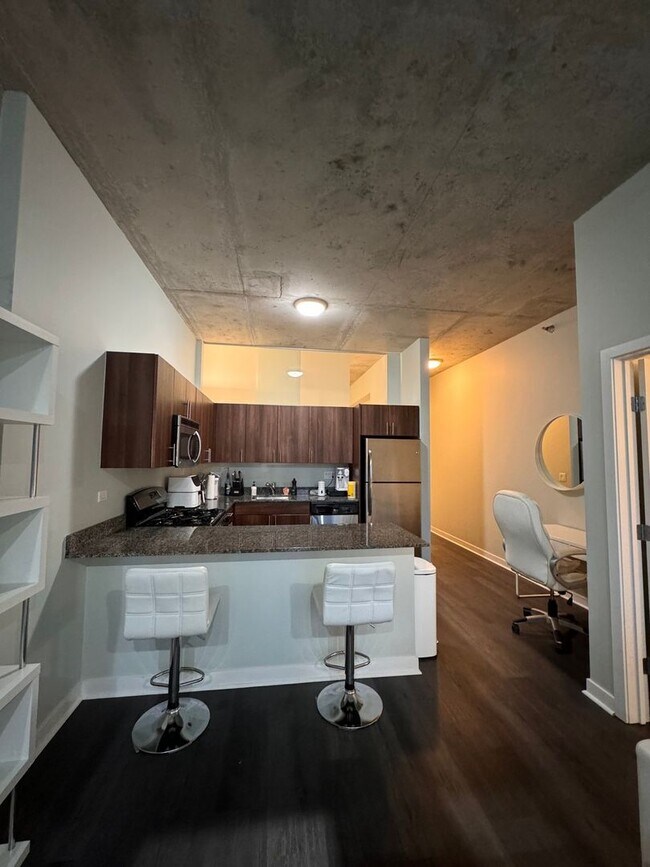 Building Photo - FURNISHED 2 Bed 2 Bath Condo with Amazing ...