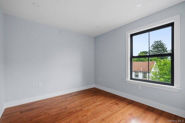 Building Photo - 133 N Miller St