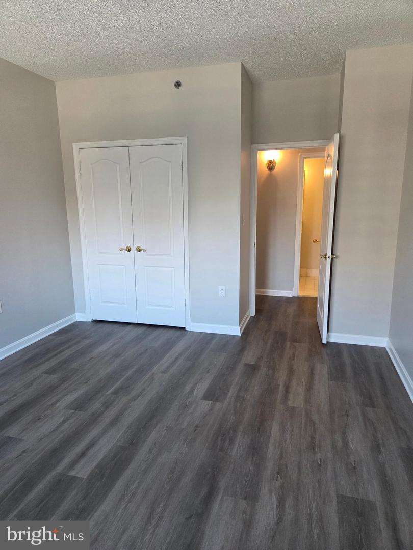 Building Photo - 1211 S Eads St