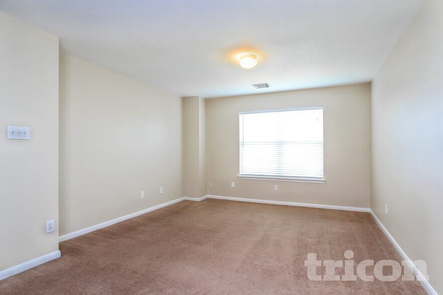 Building Photo - 3643 Fuller Bluff Dr