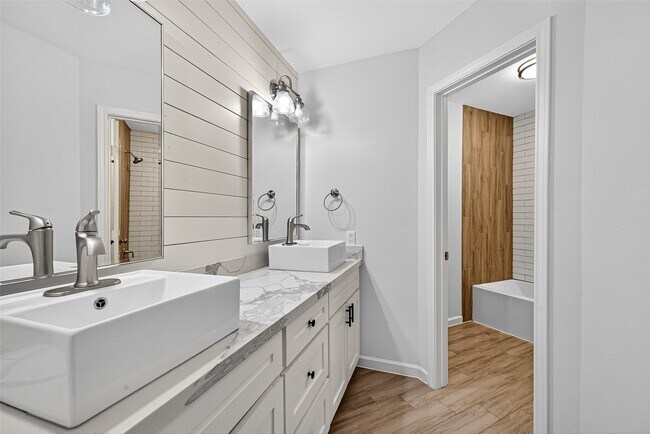 Building Photo - 1114 Briarmead Dr
