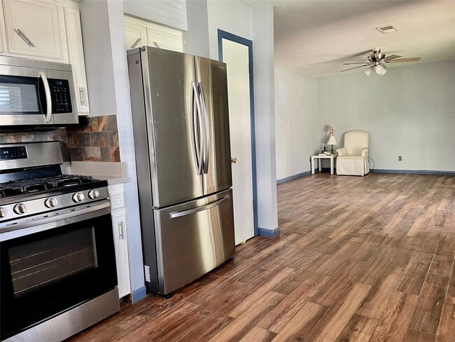 Building Photo - 2507 Lynn Dr