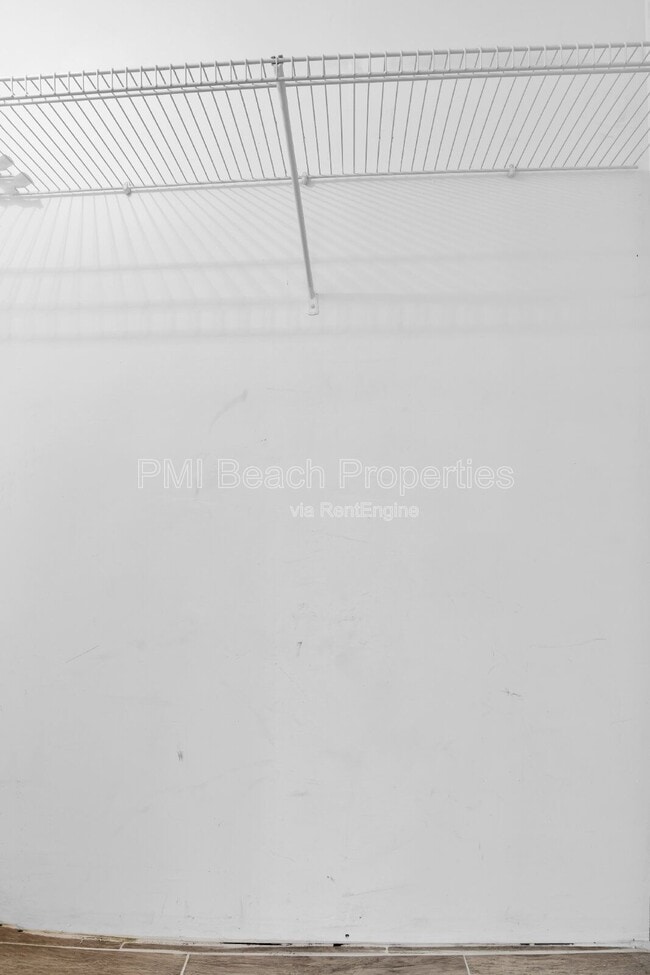 Building Photo - 414 Meadows Cir