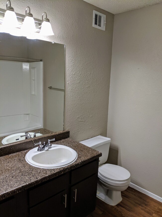 Building Photo - 1517 Summer Stone Dr