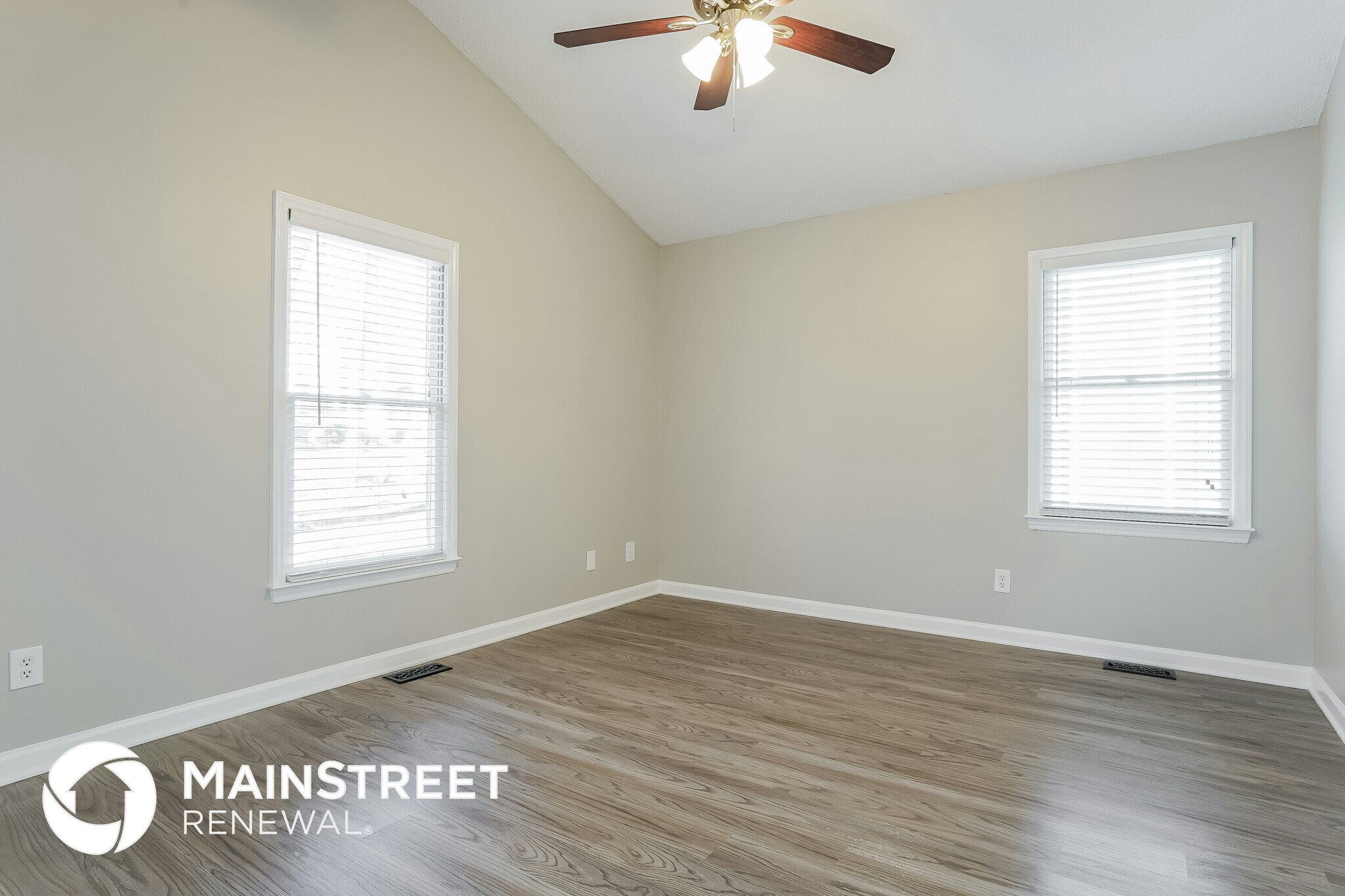 Building Photo - 4210 Queen Victoria Pl