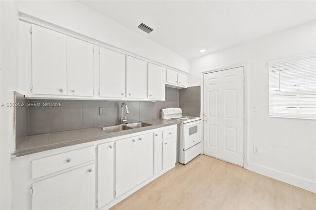 Building Photo - 1172 NW 64th St