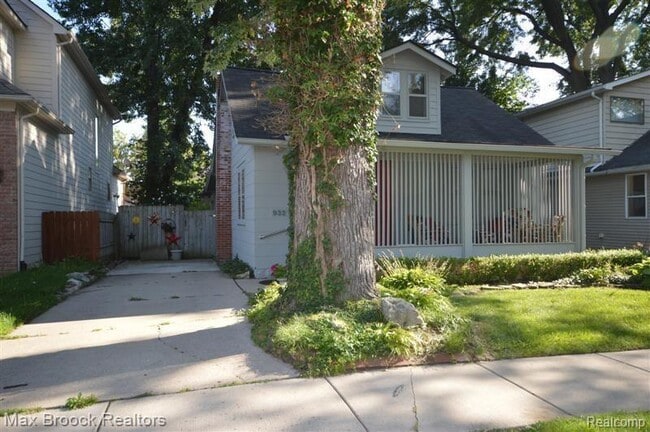 Building Photo - 932 Humphrey Ave