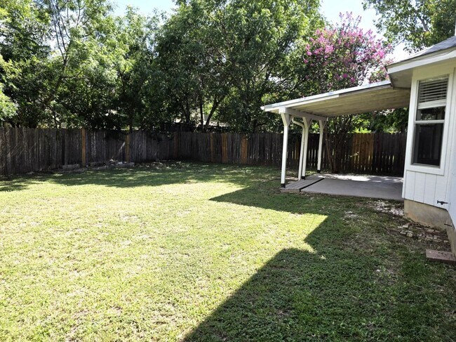 Building Photo - 1600 Hollow Tree Blvd