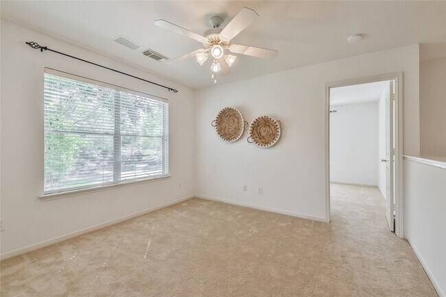 Building Photo - 2 Willow Point Pl