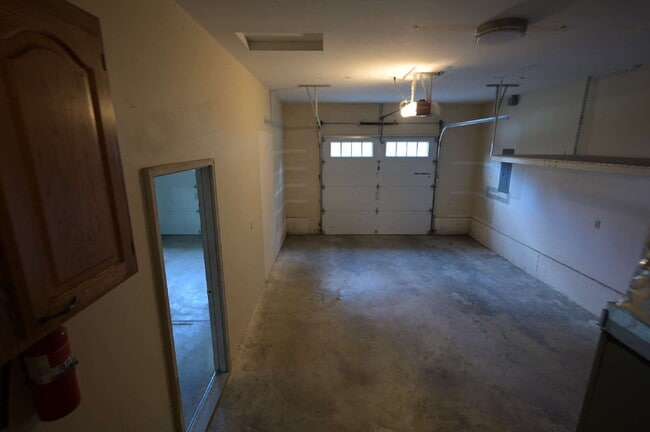 Building Photo - Single level, 3+ bed 3 bath, 2,932 sf home on 1.23 acres in Sequim