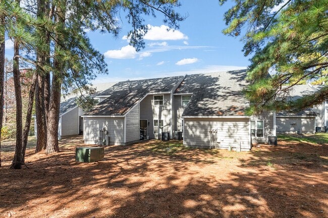 Building Photo - Beautifully Renovated Townhouse Near Downtown Clayton