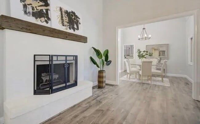 Building Photo - Spacious Single Family Home