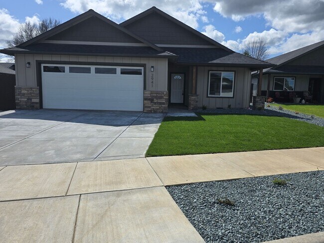 Building Photo - 2941 Naples Dr