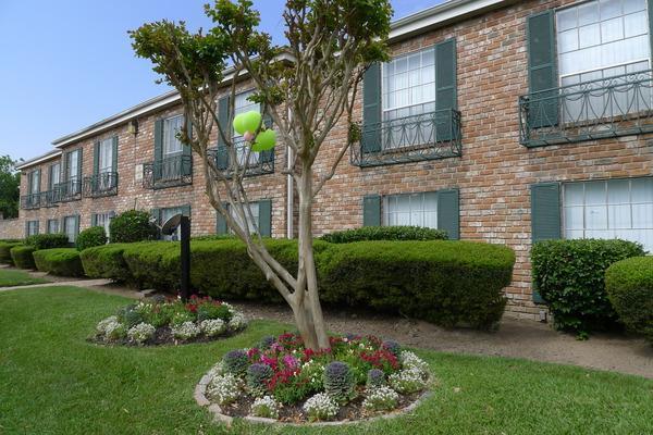 Primary Photo - 777 Bateswood Dr