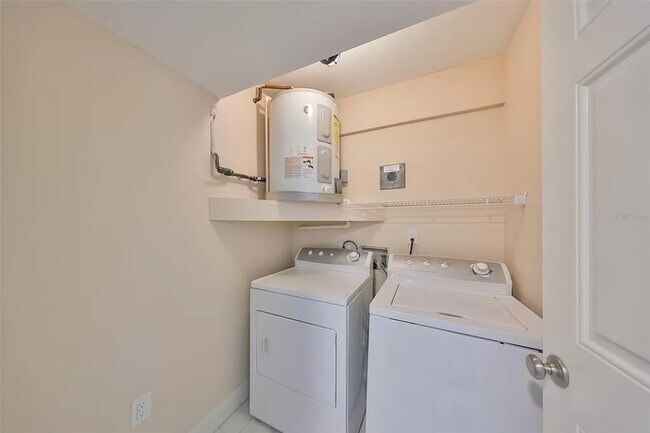 Building Photo - 2595 Countryside Blvd