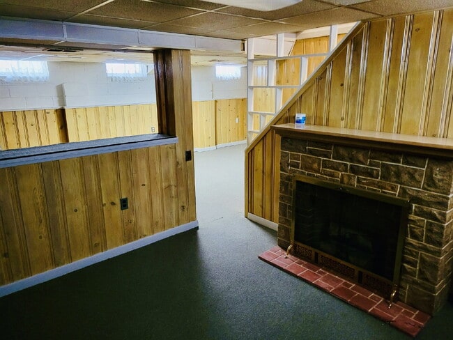 Building Photo - Charming 3-Bed Home with Finished Basement on Hickory Street!